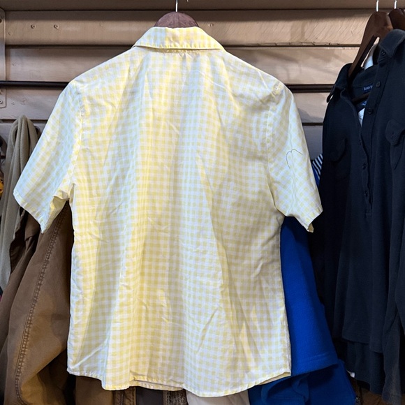 3- ladies short sleeve button-down shirts, Liz Thomas, Quizz NY Again & VW’s - Picture 13 of 13